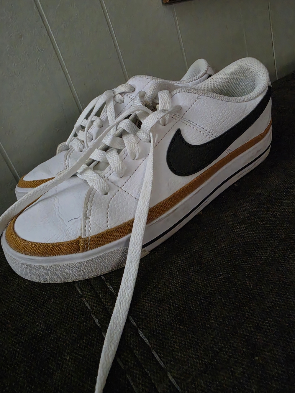 Nike Court Legacy